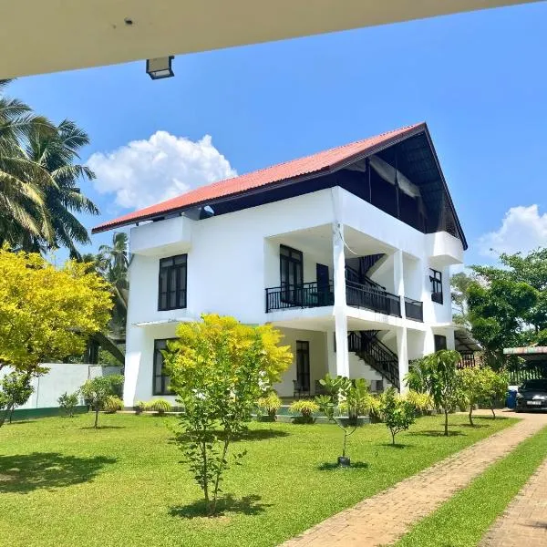 Curly Hostel Negombo, hotel en Negombo