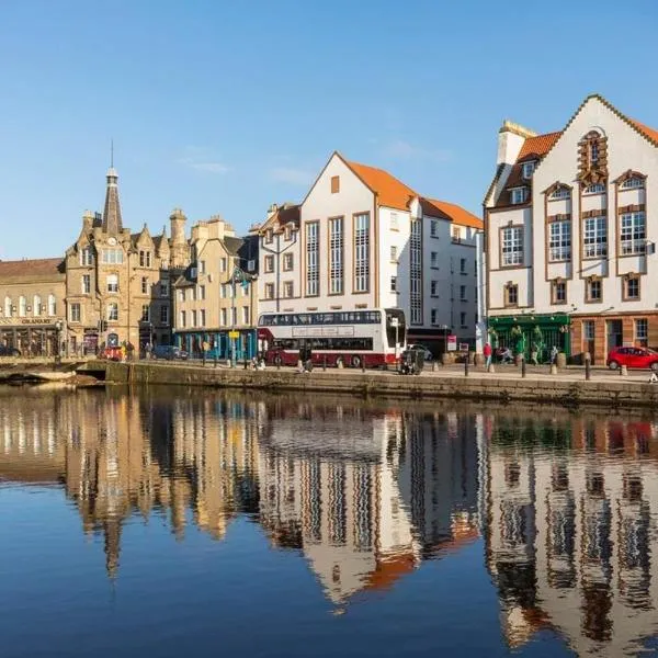 The Shore Modern Edinburgh 2 Bedroom Apartment, khách sạn ở Edinburgh