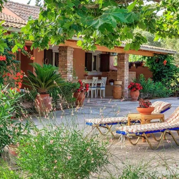 Leni's Lake Living, hotel in Halikounas