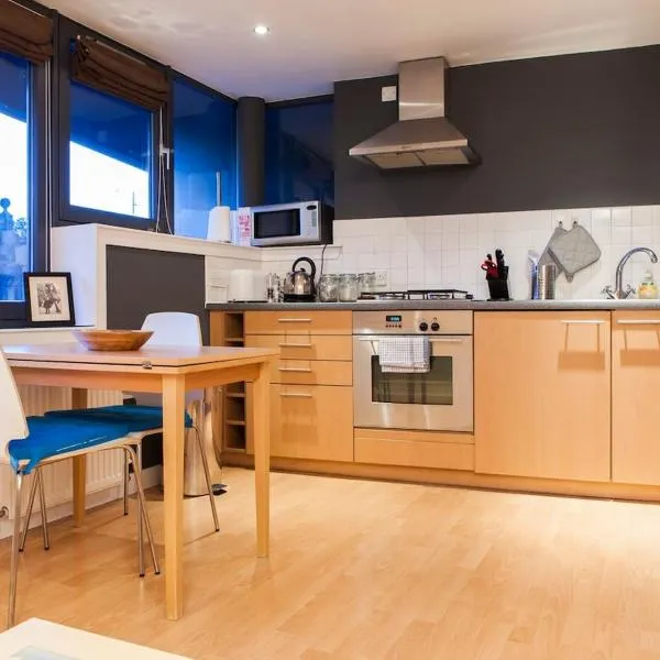 Bright & Stylish West End Apartment，位于爱丁堡的酒店