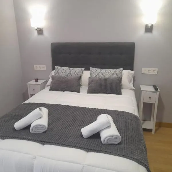 APARTAMENTOS CASA FREDI - Apartamentos les cuartes 1 y 2, hôtel à Cardes