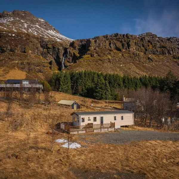 Home under a waterfall 7 mins from Glacier Lagoon, ξενοδοχείο σε Gerdi