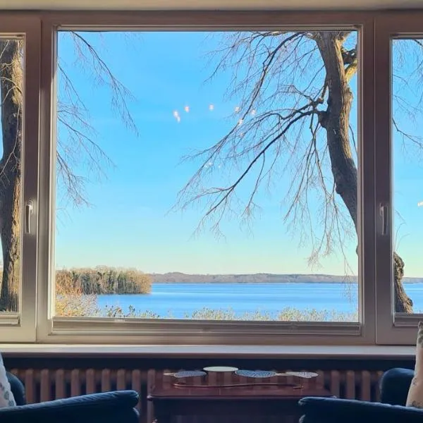 Exklusive Ferienwohnung Strohberg, hotel in Plön