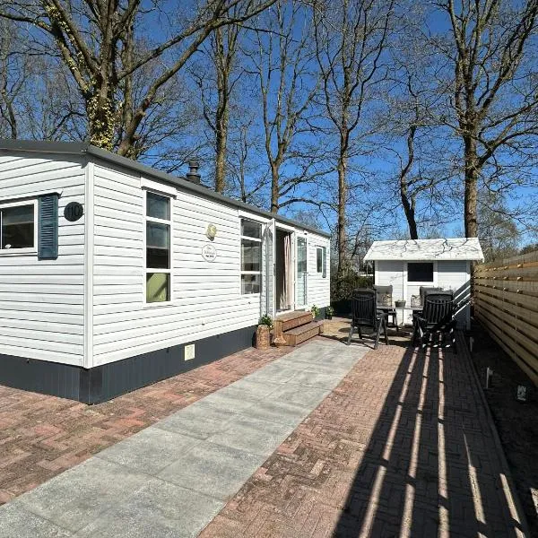 Chalet Bellissimo 110 De Tien Heugten, hôtel à Schoonloo