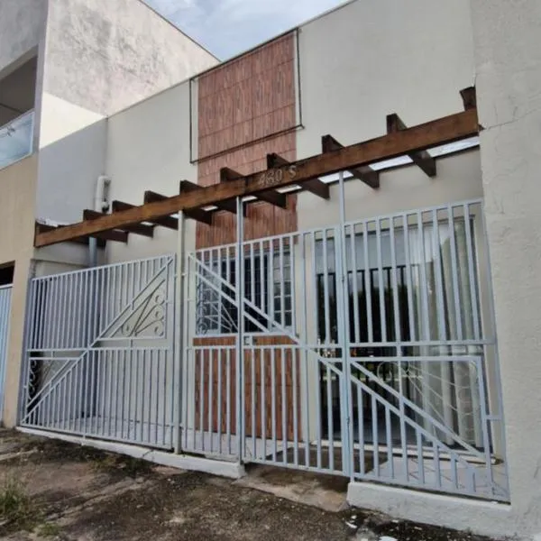 Casa confortável em Tangará, khách sạn ở Tangara da Serra