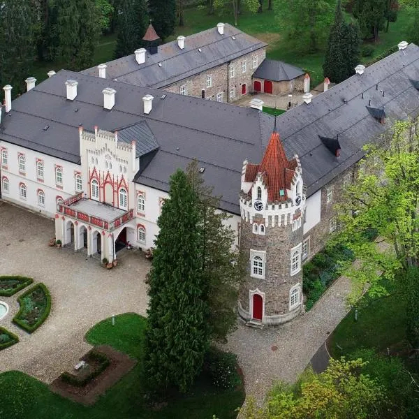 Chateau Herálec Boutique Hotel & Spa by L'Occitane, hótel í Herálec