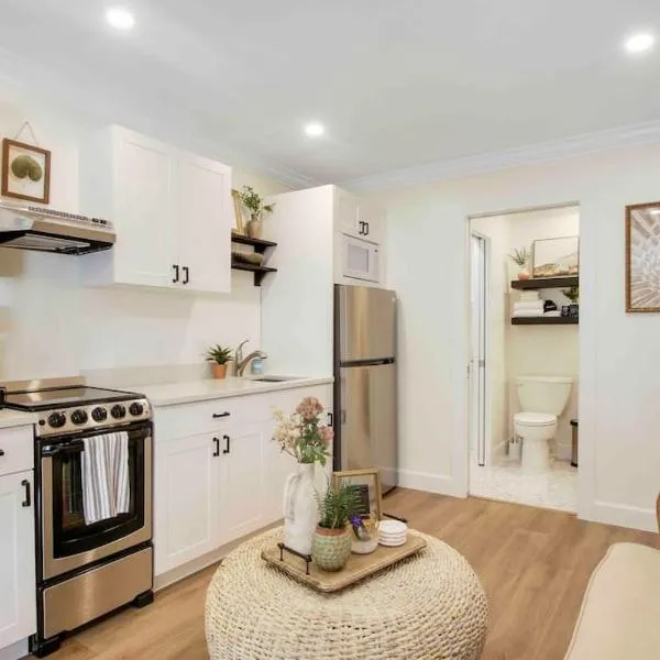 Renovated Studio in Downtown Stuart #5, khách sạn ở Stuart