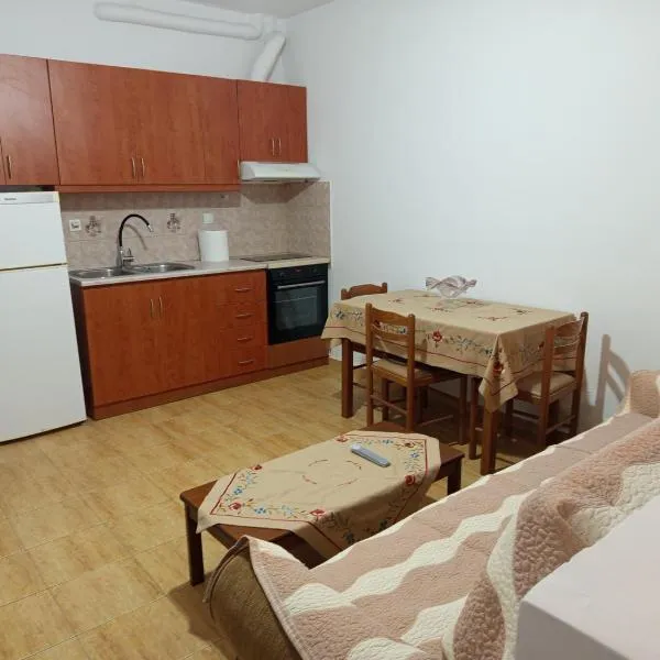 Dora and Sandy apartments 2, hotel in Oikonomiánika