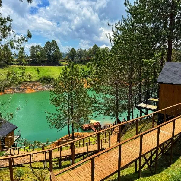 Cabin - Jacuzzi - Frente al lago - Bosque, hotel in La Pradera