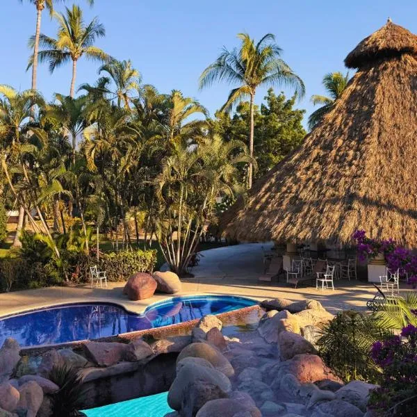Premium Glamping - Pool Waterslide Wi-Fi & Private Patio Lounge, hotel in Puerto Vallarta