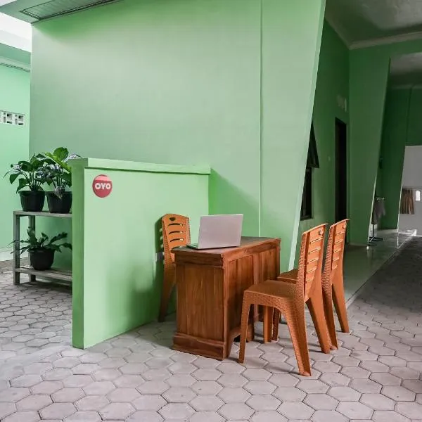 OYO 93695 Guest House Riharti Syariah，位于班达楠榜的酒店