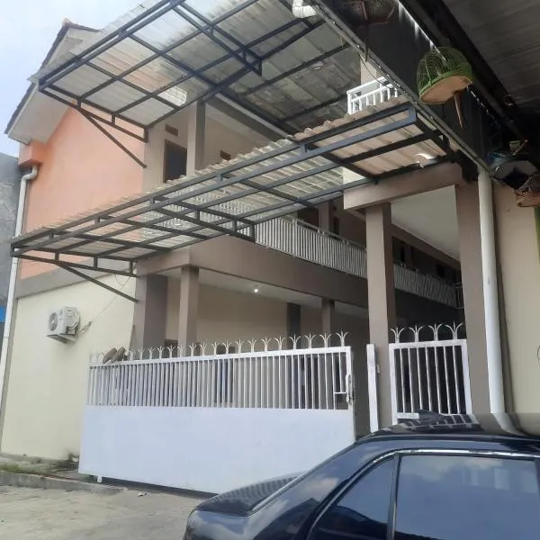 Hotel O Guest House Pak Eman โรงแรมในจิเรบอน