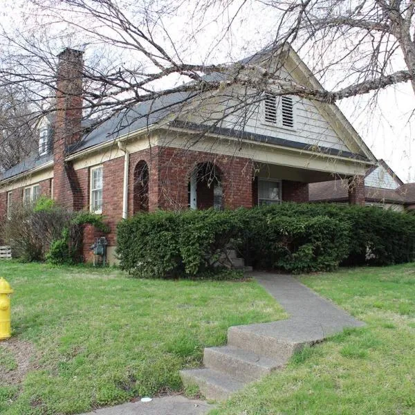 Charming Modern Retreat Near Downtown Jeffersonville & Bob Hedge Park, hotel v destinaci Jeffersonville