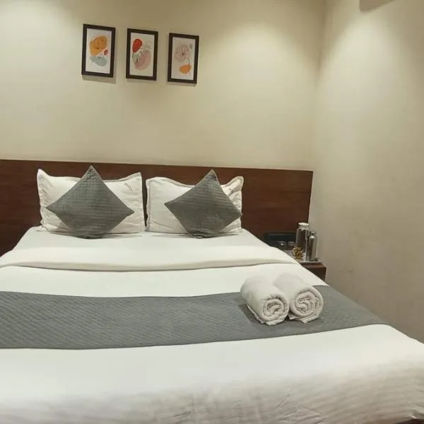 Sunbright Hotel, khách sạn ở Thane