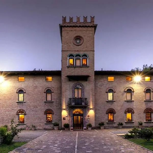 Hotel Castello، فندق في مودينا