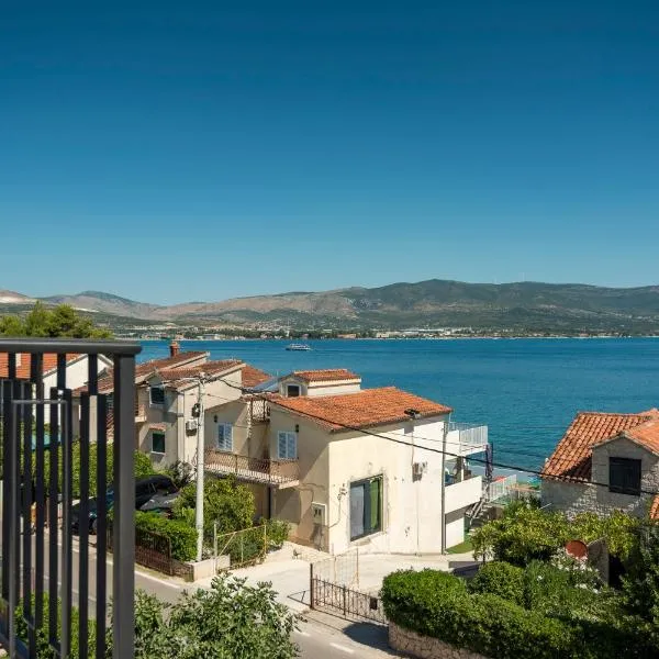 Luxury apartments Nicole 2, hotel a Trogir