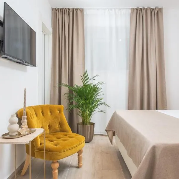 Best Location Beach, hotel in Split