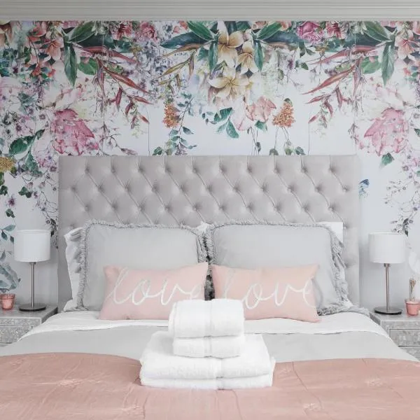 Boutique Beach Apartment, hotel in Vancouver