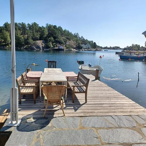 Large house with sea arch, beach and jetty, hotel in Lillesand
