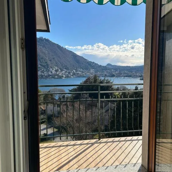 The VIEW - Spacious modern apt, ξενοδοχείο στο Κόμο