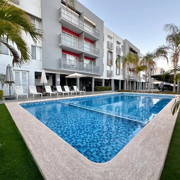 Departamento con BONITA VISTA , BALCÓN y ALBERCA !! en CERRITOS - 406 A -, hotel em Mazatlán