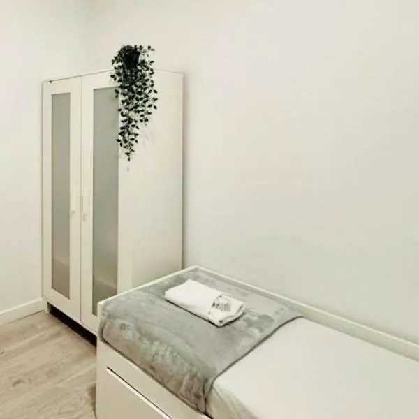 MBZ - Relax Room in Unique Flat, hotel in Abu Dhabi