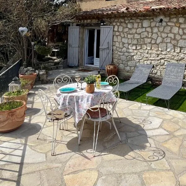La maison d'Eddy et Caro aux Portes du Verdon、トリガンスのホテル