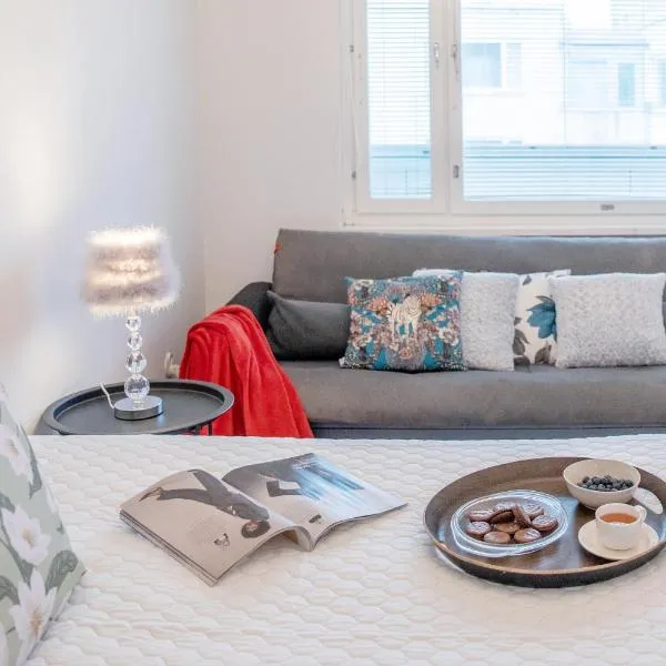 City Center Bright 2-rooms Scandinavian apartment, hotel v Helsinkách