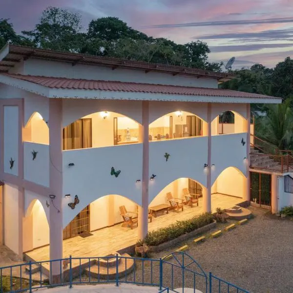 Entire Home Near Beach, Quiet Area, Pool – hotel w mieście Manzanillo