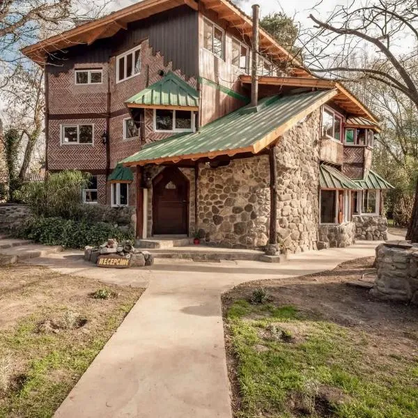 HOSTEL CASA C Alojamiento, Coworking y Centro Cultural, ξενοδοχείο σε Villa General Belgrano