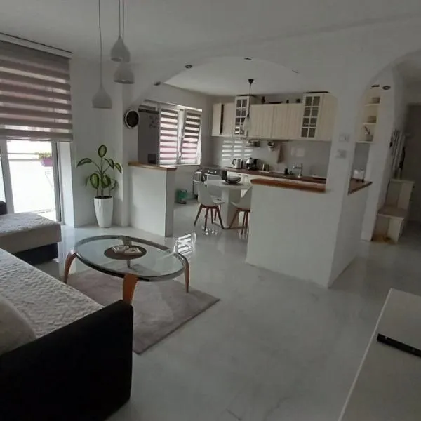 Adriana's Apartment, hotel v destinaci Skopje