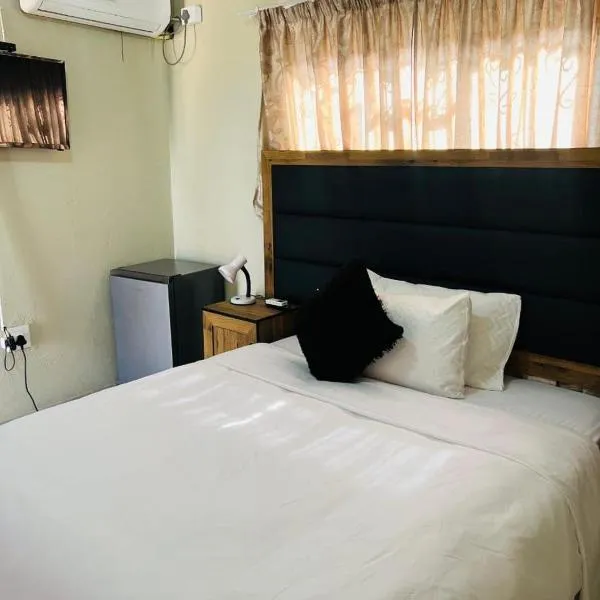 AA Nkhumeleni Guesthouse and Accomodation، فندق في ثوهوياندو