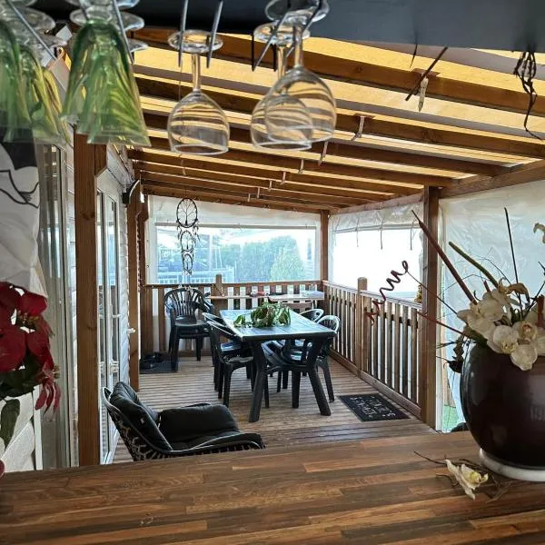 Mobile home Harley, hotel in Fréjus