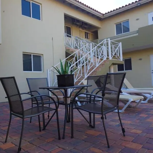 Hacienda Apartments near the beach, hotel en Oranjestad