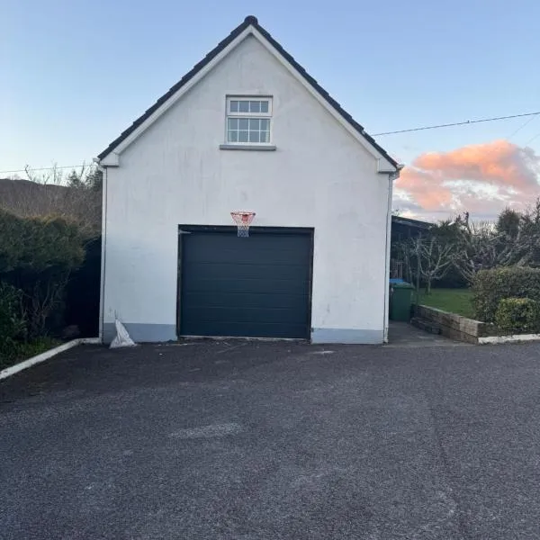 Private apartment Postcode P12 TR59、Ballingearyのホテル