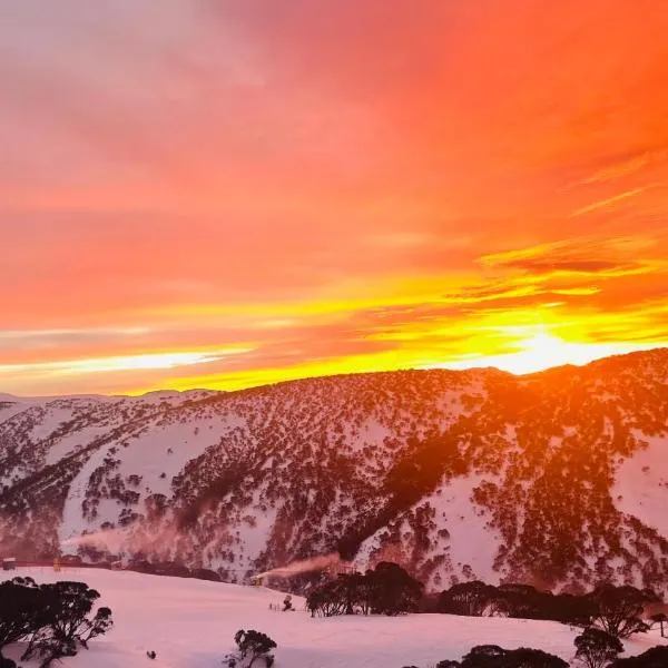 Slopeside Studio 4 Guests Ski in Ski out, hotell sihtkohas Mount Hotham