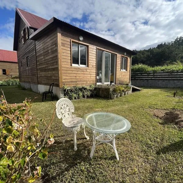 Le Chalet Enchanté - 8 personnes - Plaine des Palmistes, hotel v destinaci La Plaine des Palmistes