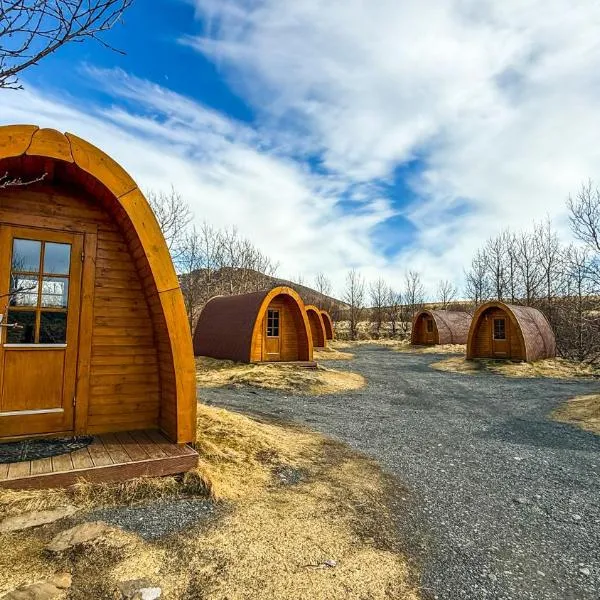 フォッサトゥン キャンピング ポッズ ＆ コテージ スリーピング バッグ アコモデーション（Fossatun Camping Pods & Cottages - Sleeping Bag Accommodation）、Fossatúnのホテル