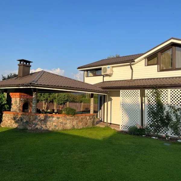 Family holiday home with sauna, hotel in Carnikava