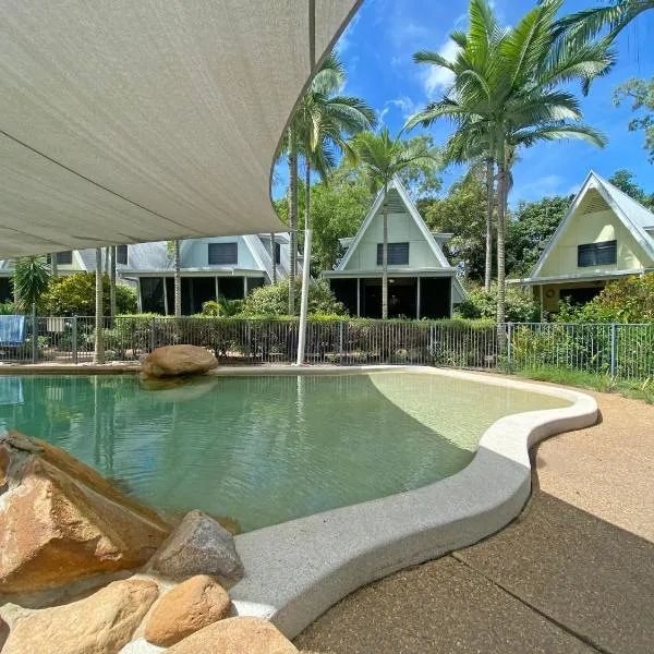 Canopy Chalet 4, hotel in Nelly Bay