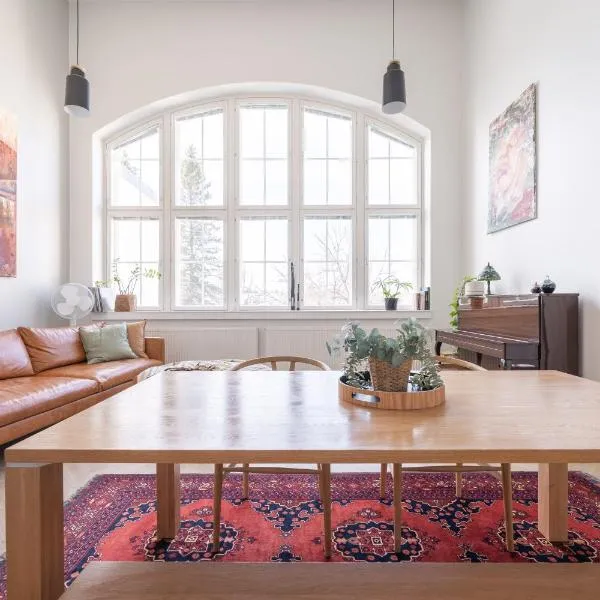 Stunning Loft with Lake View & Free Garage Parking, hotel v destinaci Kuopio