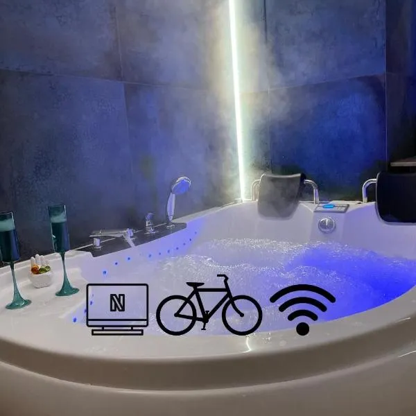 Jacuzzi & Bike Apartment, Krakow, hotel di Kraków