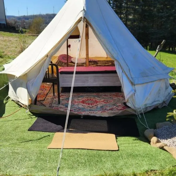 Beheiztes Tipi Zelt Luftbett Camping Winter Schlüchtern Hessen Main-Kinzig – hotel w mieście Schlüchtern