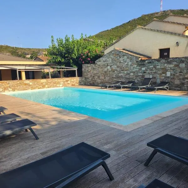 Studio avec piscine, ξενοδοχείο σε Sisco