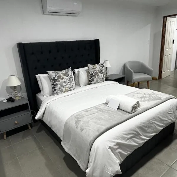 Cradock Guest House & Self Catering، فندق في كرادوك