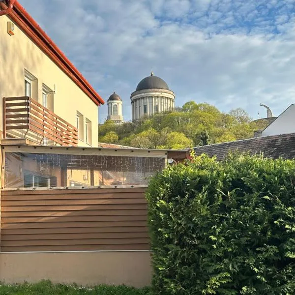 Dunapart Vendégház Esztergom, Hotel in Esztergom