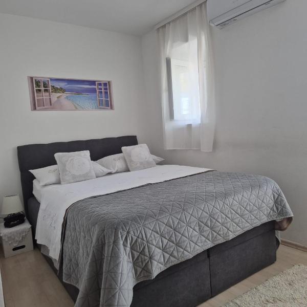 Room near the center, Split