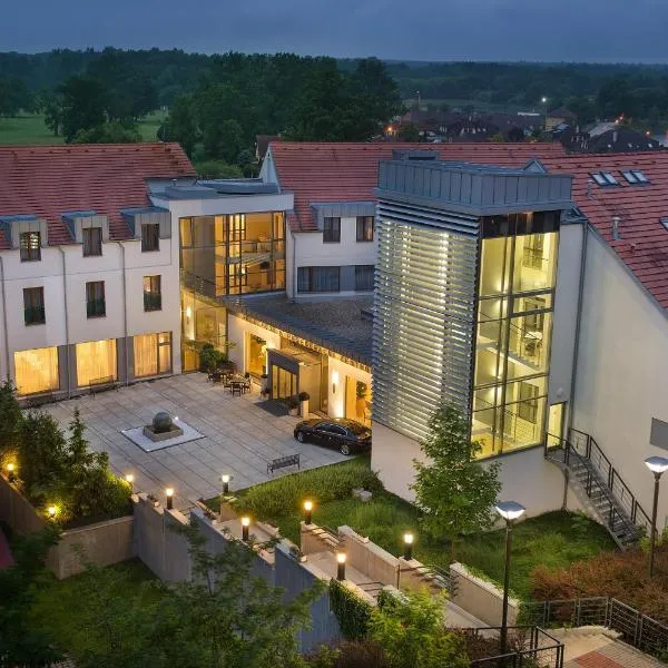 Wellness Hotel Diamant, hotel em Hluboká nad Vltavou