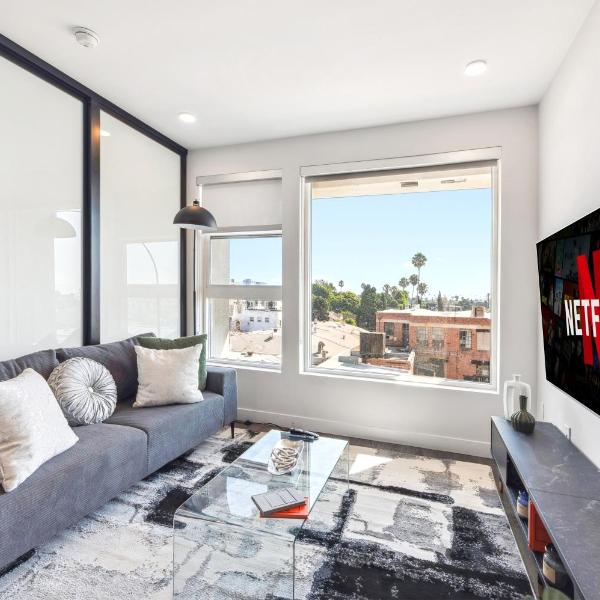 Designer 1bdr with Luxury Pool&Gym, FREE Parking, Los Angeles
