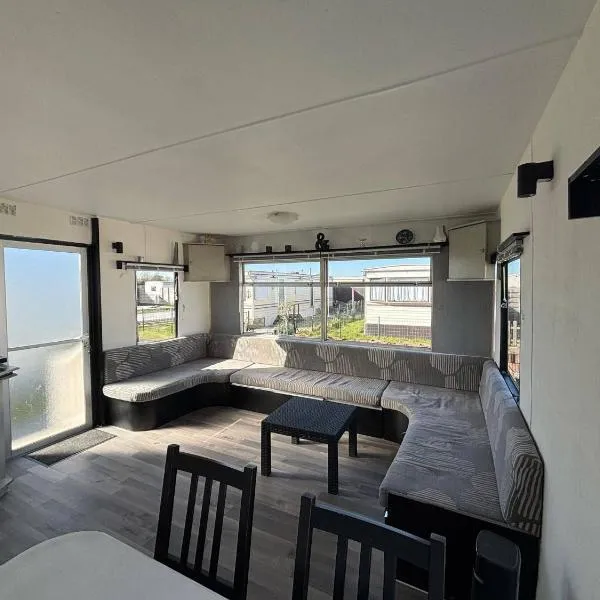 Mobile home au camping New Vennepark, hotel in Harendijk